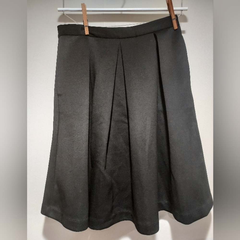 Forever 21 Black Knee-Length Skirt